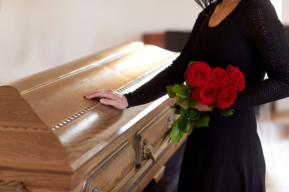 Женский похоронить