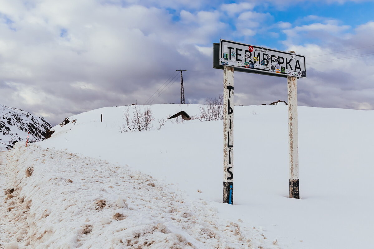 За впечатляющими кадрами  в поселок на берегу Баренцева моря едут кинематографисты, фотографы и рок-музыканты.  