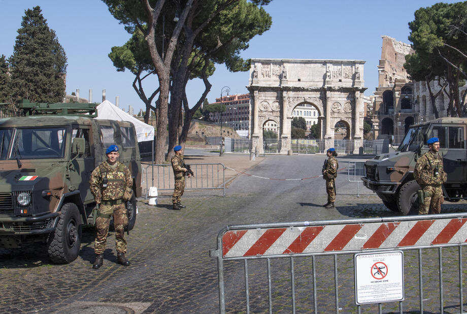 Италия ныне. Вместо туристов- санитарные кордоны