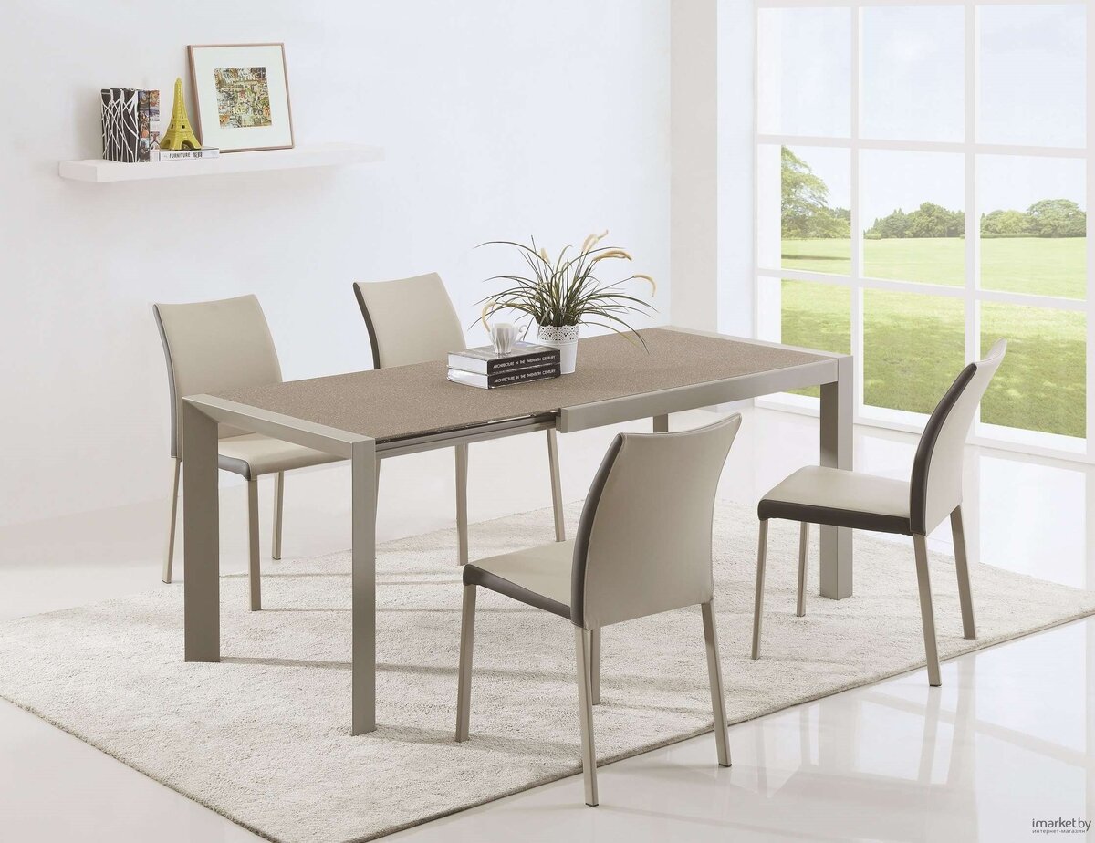 Данная геометрия стола  позволяет получить максимум полезной площади столешницы даже при минимальных общих габаритах. Источник фото:yandex.ru/images