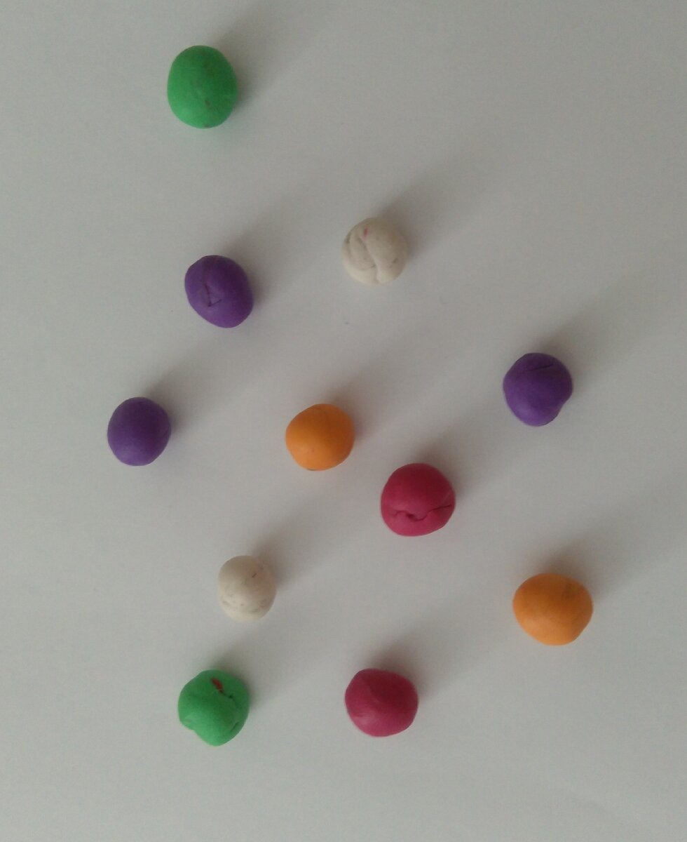 Личное фото автора. Шарики из пластилина