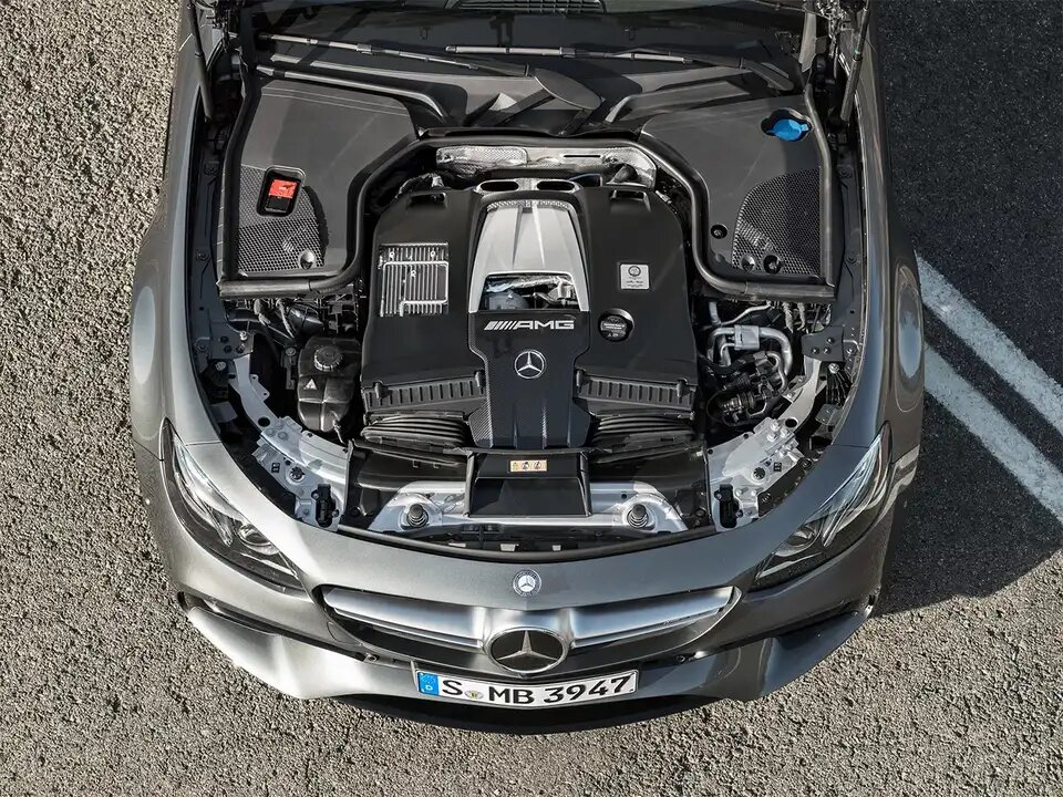 Заряженный премиальный седан Mercedes-AMG E63 с внутризаводским индексом W213 впервые был представлен в конце октября 2016 года, а в следующем месяце прогремела его официальная премьера на автосалоне-2