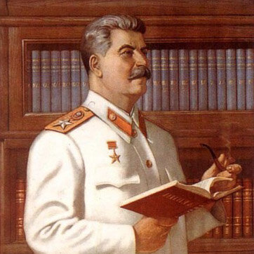 Перечитывает Чернышевского