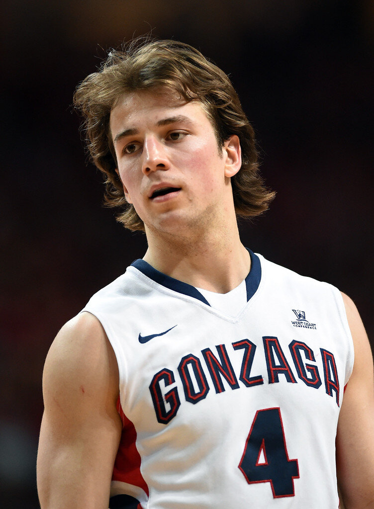 Бывший разыгрывающий «Барселоны» Кевин Пангос (27 лет, 188 см) продолжит карьеру в петербургском «Зените». Стороны согласовали условия контракта, сообщает SDNA. 
Пангос стал свободным агентом по окончании сезона-19/20.

В Евролиге-2018/19 27-летний разыгрывающий набирал в среднем по 7,0 очка, 1,1 подбора и 3,2 передачи за игру. В нынешнем розыгрыше баскетболист не успел сыграть из-за травмы и досрочного завершения.