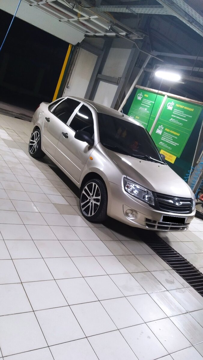 Езжу на Лада Гранта с апреля 2017 года. На спидометре 100 т.км. И хотел бы я вам рассказать о главных поломках в машине.