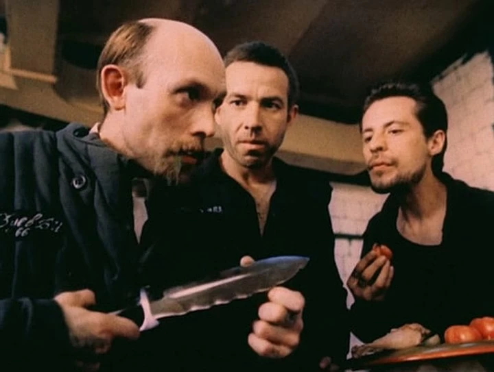 Комедия строгого режима фильм 1992 кадры. Комедия строгого режима фильм 1992. Он же вождь комедия строгого режима. Комедия строгого режима фильм 1992 кадры. Комедия строго режима.