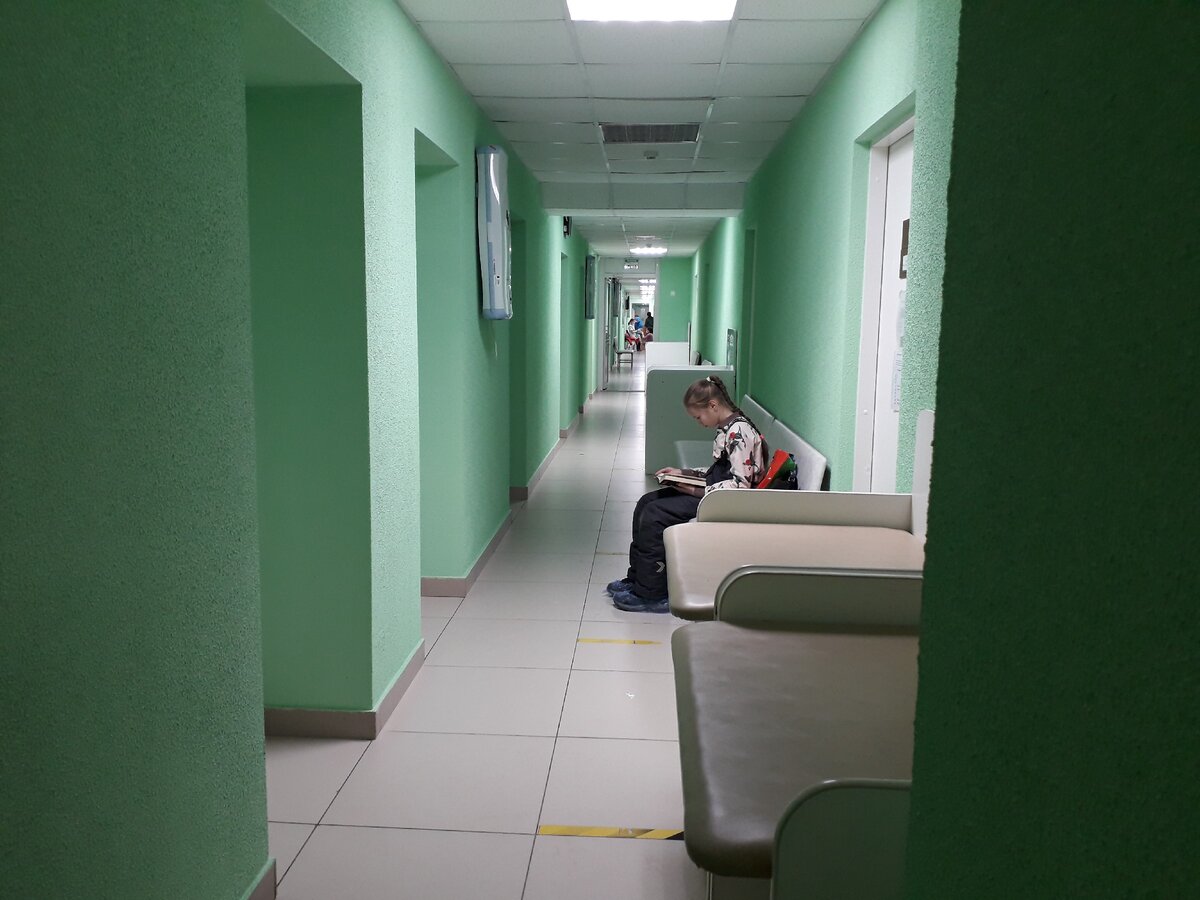 В больнице Оле пришлось провести сначала два месяца подряд, а потом и еще немало. Фото автора.