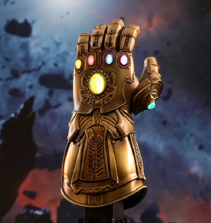 Перчатка бесконечности таноса. Танос с перчаткой бесконечности. Перчатка таноса кулак. Перчатка бесконечности таноса. Перчатки бесконечности таноса.