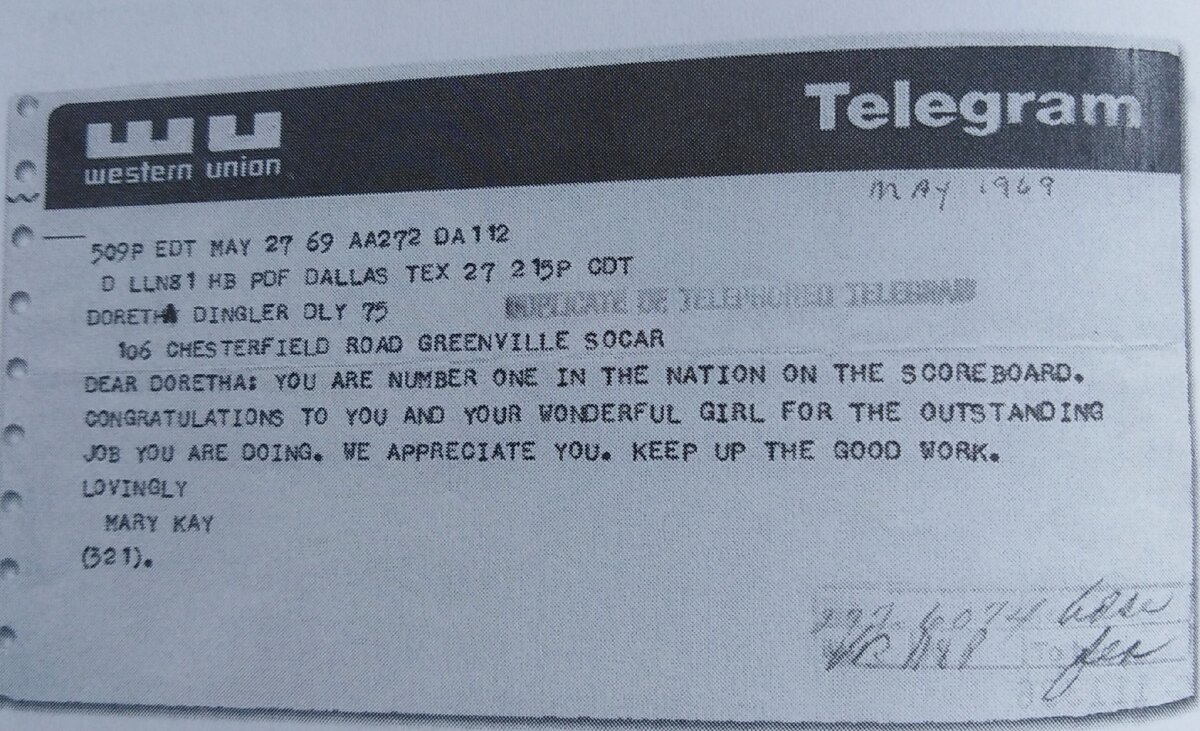 Скрин той самой телеграммы от Мэри Кэй Эш, из книги "В розовом" Дореты Динглер 