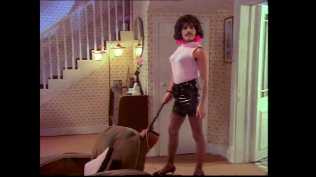 Кадр из клипа «I want to break free»