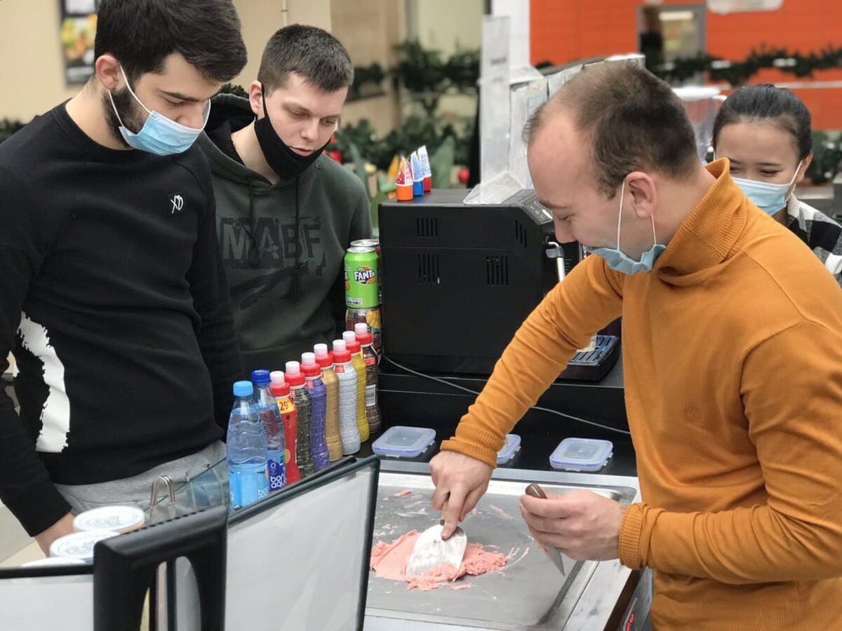Могу мастер класс по приготовлению мороженного провести)))