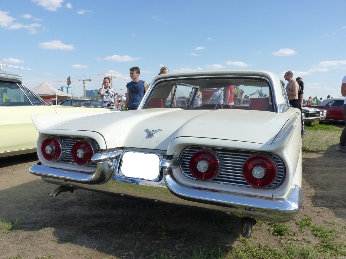 Форд  Тандербёрд   1958-1960 годы , вид сзади  ( Ford Thunderbird )