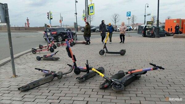 разбросаны, как носки, по всему Петербургу