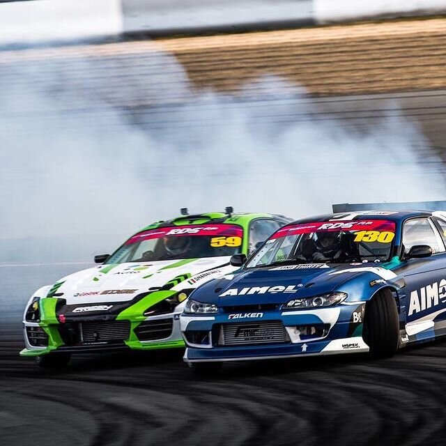 2-этап RDS GP Нижний-Новгород NRING
На прошлом этапе в Москве на Moscow Raceway очень здорово проявили себя наши сибирские пилоты, не оставив не единого шанса нашим именитым гостям. Джеймс Дин проиграл в битве за третье место Георгию Чивчану. А финал был сибирским. Где Аркадий Цареградцев был сильнее бывшего партнера по команде Фэйл-Крю Евгения Лосева.
Что нам ждать от этого этапа в Нижнем-Новгороде?
Сезон только начался, нас ждут всего 7 этапов, командам не когда вкатываться в сезон, нужно показывать результат уже сейчас, что бы в конце сезона команда оказалась на тумбе. Я думаю что этот этап, подарит нам много эмоций, больших сенсаций, и очень близких парных заездов! Наши иностранные гости, Джеймс Дин, Джек Шенохан, Кавабата Сан и т.д. намерены дать бой нашим парням.
Джеймс Дин (Аимол)
В эти выходные мы едим второй этап в Нижнем-Новгороде.
Мне здесь очень нравиться, нравиться изучать русские дрифт-трассыДжек Шенахан (ФрешАвто)
Это было потрясающее начало сезона в @rds_gp, мы вылетели в топ-8 против победителя соревнований, так что мы оказались на 6-м месте. Я вполне доволен результатом, хоть и ехал на новой машине. Отличные результаты и для всей команды, поскольку мы забираем домой максимальное очко в командном зачете после того, как @losevdrift занял 2-е место после потрясающей езды. Мы многому научились и будем намного лучше готовы к следующему раунду, спасибо за вашу поддержку и теплый прием в Россию