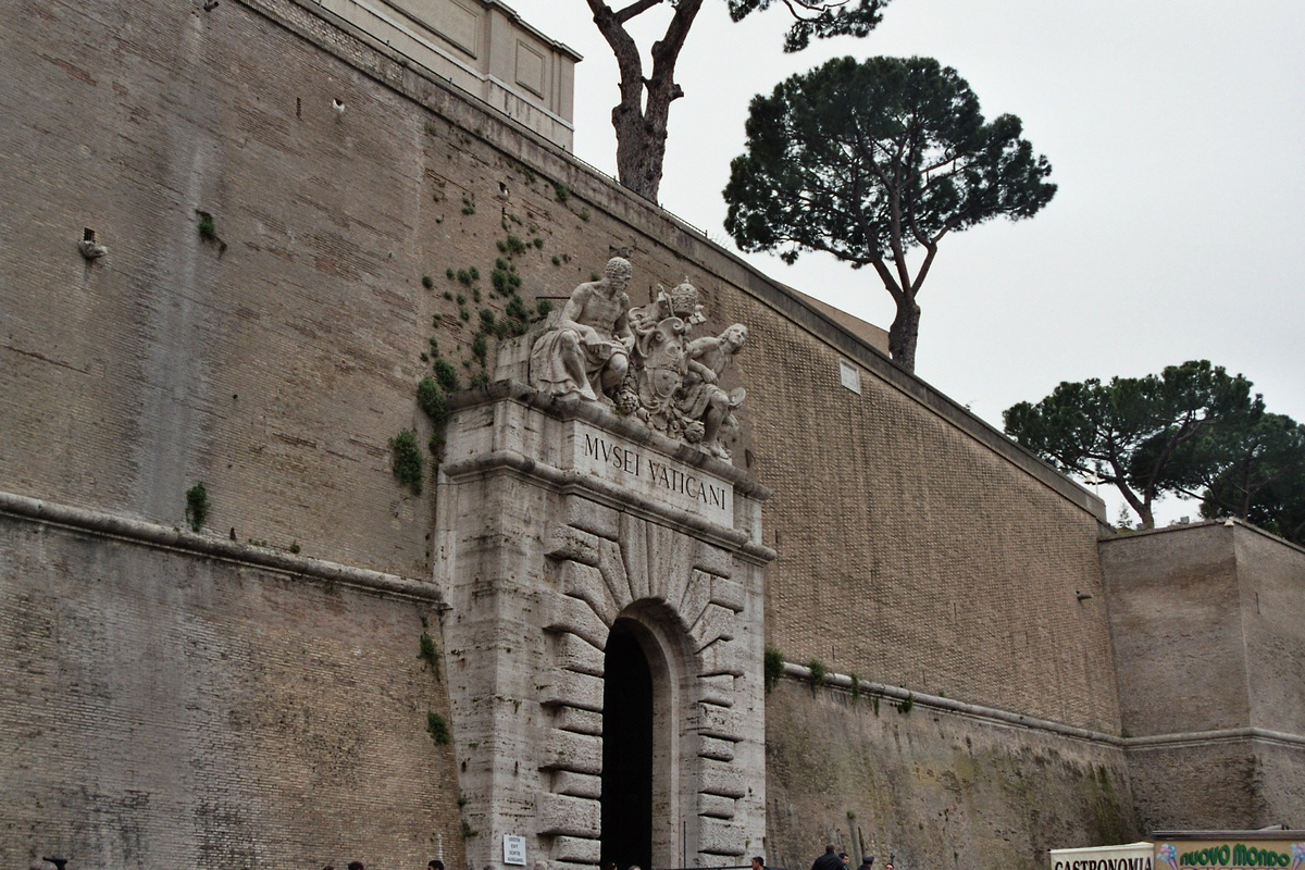 Леонинская стена Ватикан        Фото взято из открытых источников.