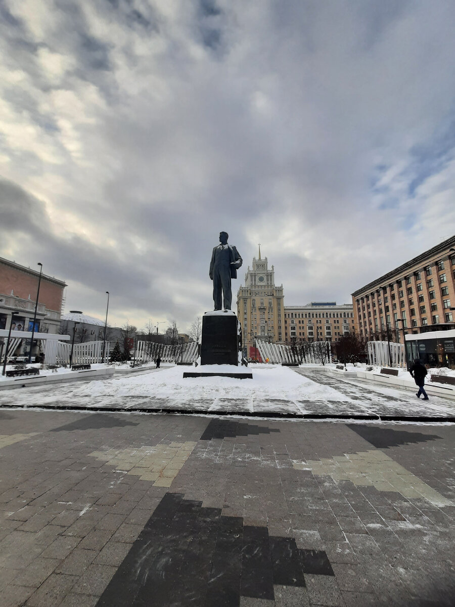 Памятник маяковскому в москве фото