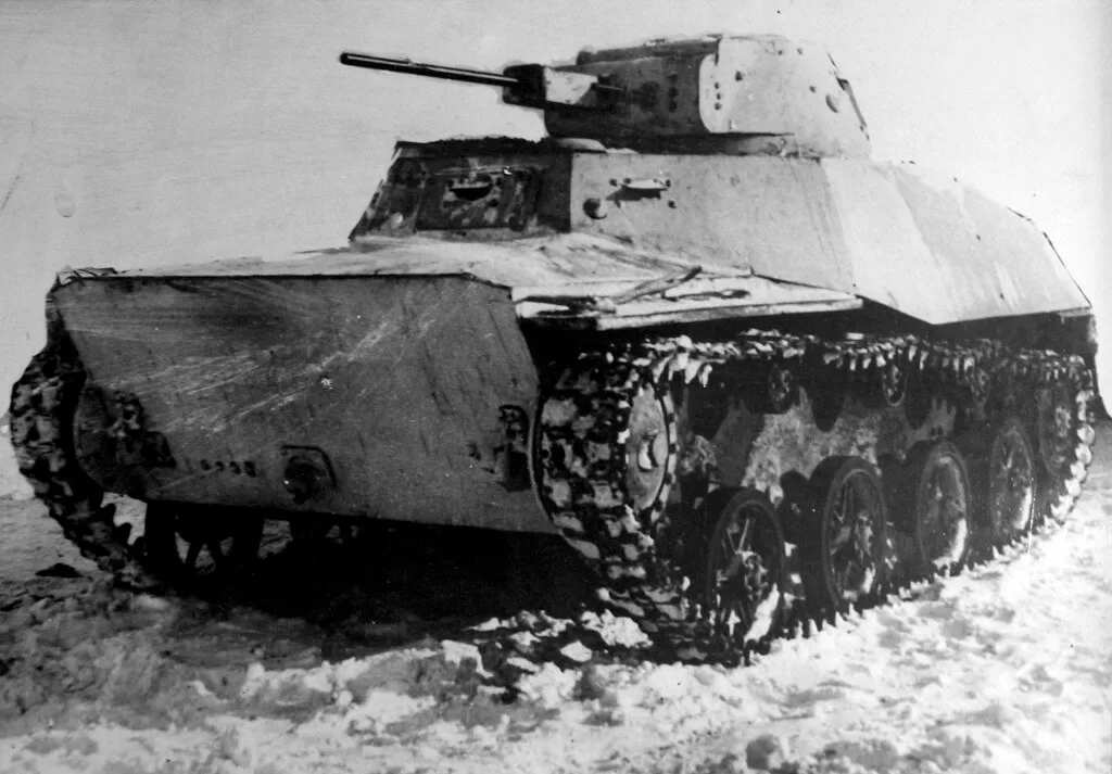 Танк Т-40. Фото времён ВОВ. Источник: https://worldofhistory.ru/t-40-posledniy-dovoennyy-plavun/