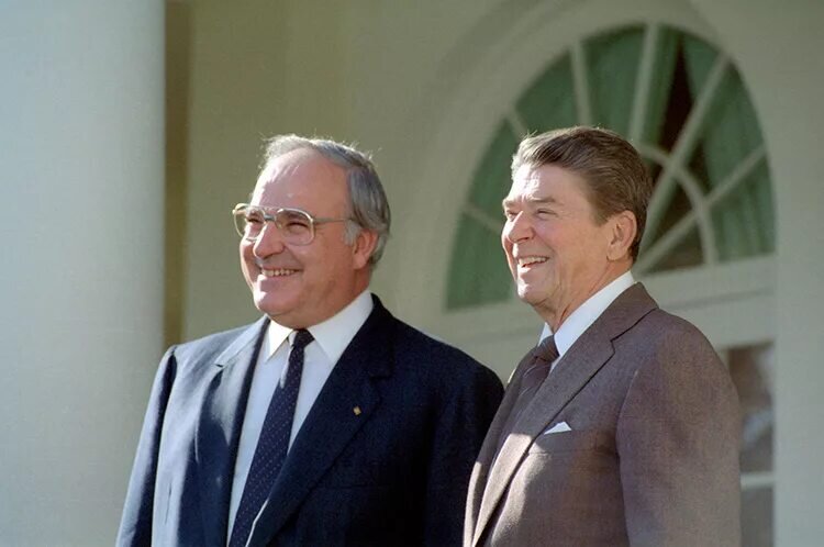 40 лет назад Рейган худо-бедно дожал Европу. Получится ли провернуть подобное у американских ястребов сейчас?