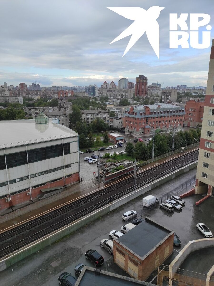     На правом берегу дождь начался в 6 вечера. Фото: Анастасия ХРОМЫХ