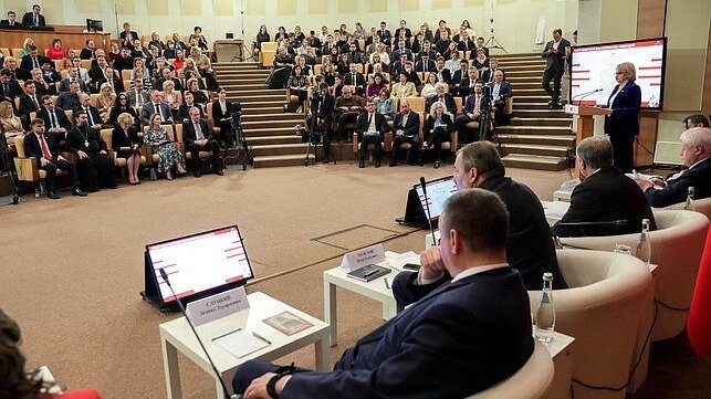     Законопроекты о запрете информации, популяризирующей нетрадиционные отношения, не ограничат, но защитят права граждан.