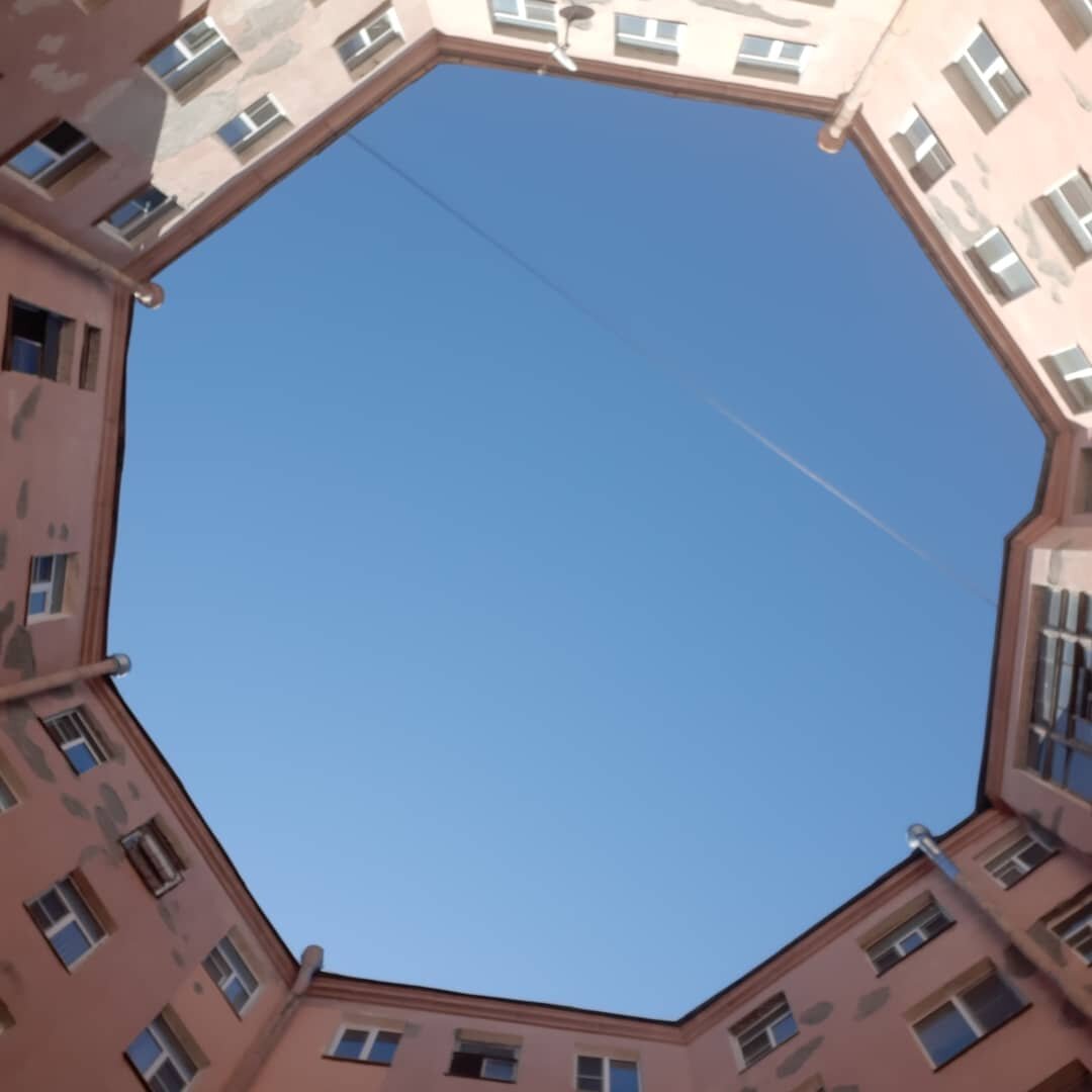 Двор колодец — восьмигранник, Малый пр. ПС, 1Б