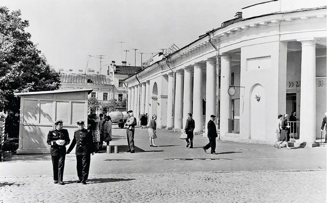 1965 год город. Гостиный двор, Кронштадт 1900 год.. Гостиный двор Кронштадт. Гостиный двор Кронштадт в 1990. Гостиный двор Санкт-Петербург 1948.