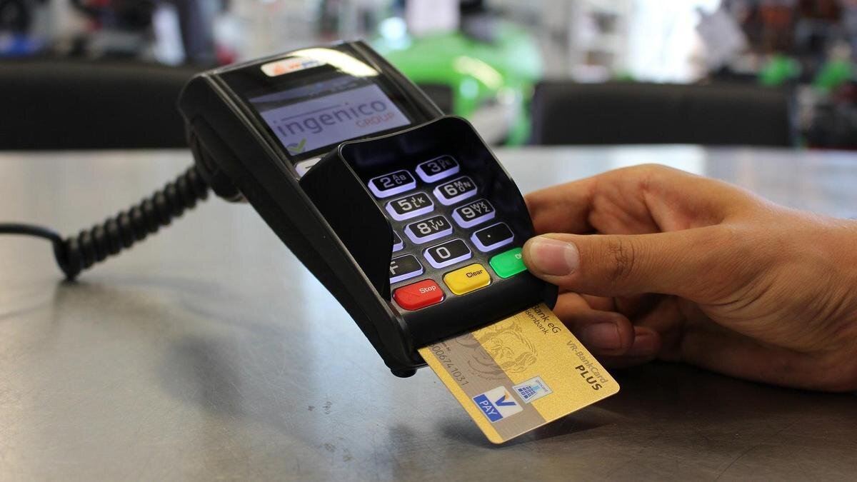    Продавец принимает оплату через POS-терминал:pixabay.com