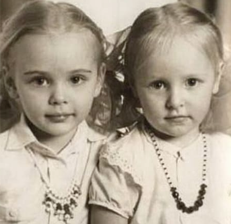 Мария и Катерина в детстве