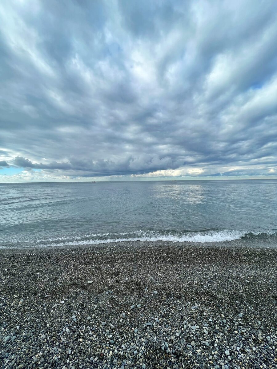 Где лучшее море в ноябре. Адлер море. Море в Адлере сейчас. Картинки Адлер море. Море в ноябре фото.