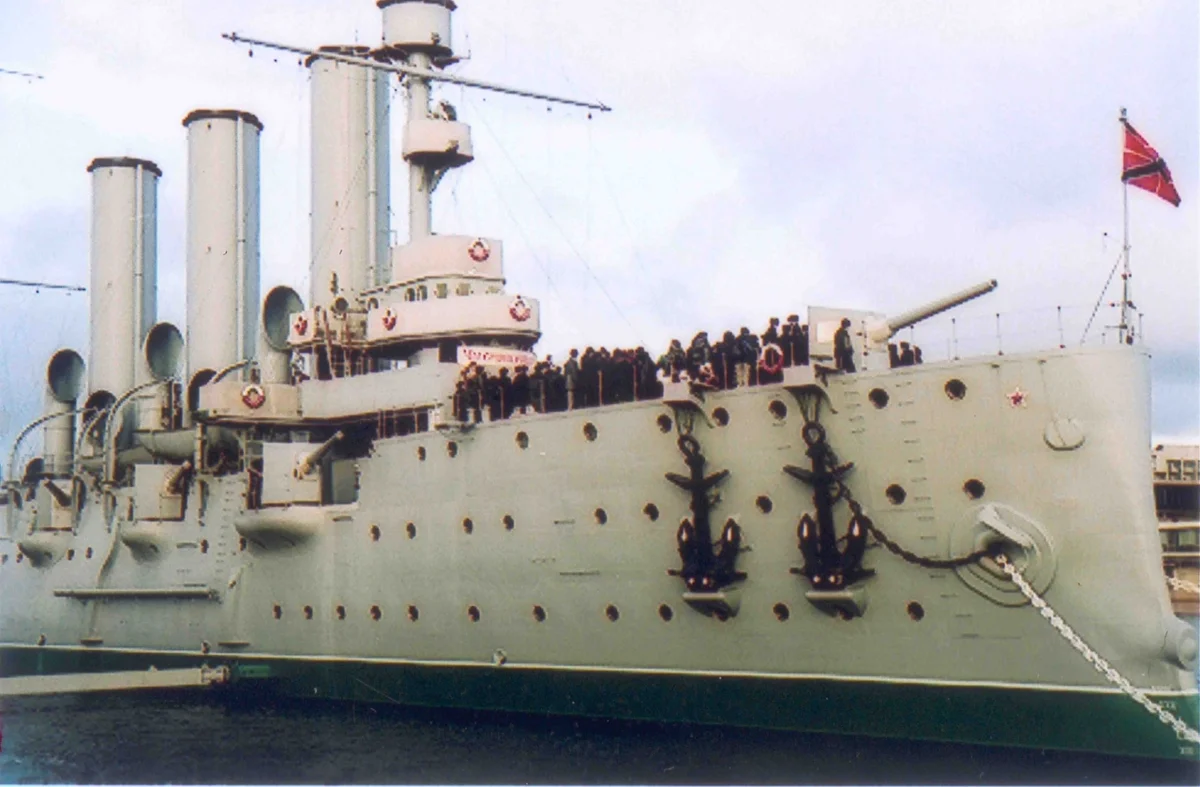 Почётный штаб молодёжной миротворческой программы "Книга Мира" крейсер I ранга "Аврора" 14.11.2001. Активисты и друзья программы "Книга Мира" провожают Книгу Мира в кругосветное путешествие.