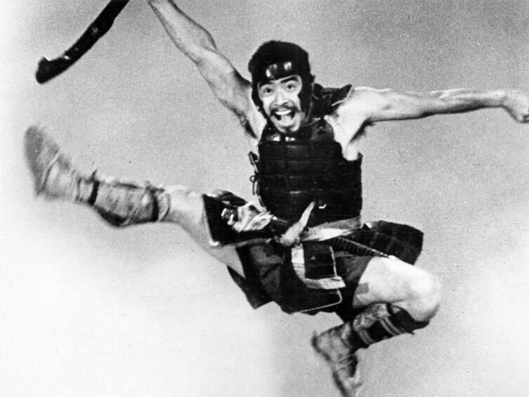 «Семь самураев» и два его ремейка: чем различаются их финальные сцены ...