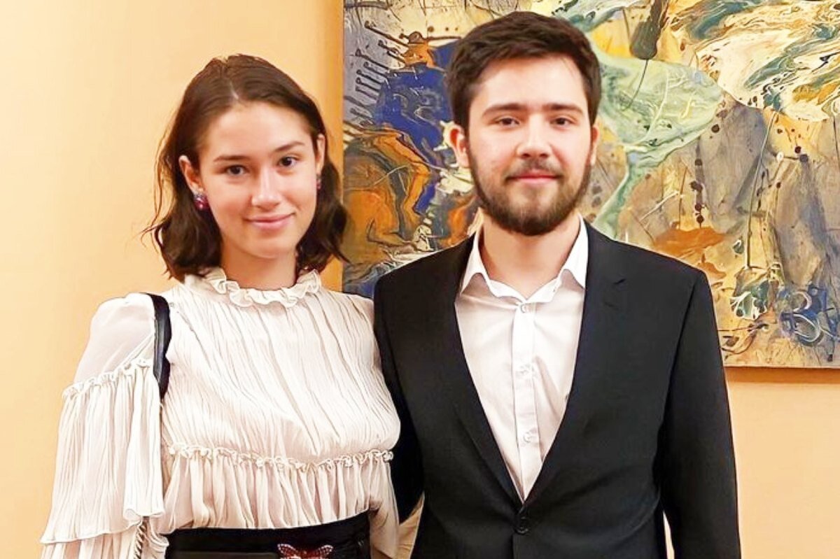     Дина во второй раз вышла замуж: 20-летняя дочь Бориса Немцова показала нового избранника в Турции