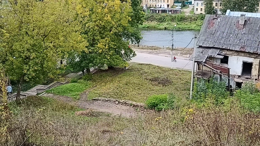 Природа, здания и река Тверца в городе Торжок Тверской области