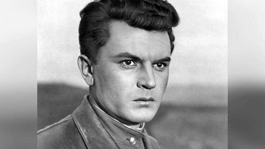 Он не снял ни одной картины про военачальников той войны, как бы его не уговаривали в ЦК. На его плёнках жили и умирали простые солдаты...-3