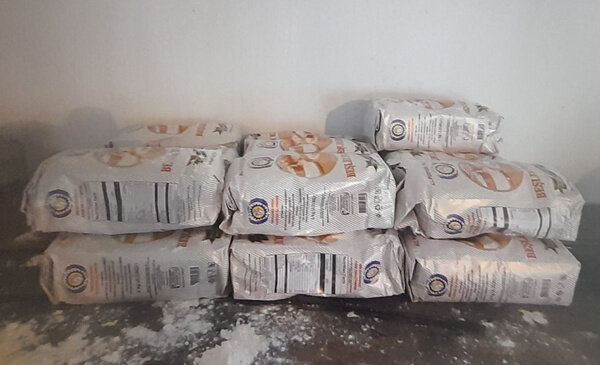 В Запорожской области в пакетах с мукой найдена взрывчатка. Фото © t.me / ГУВД по Запорожской области