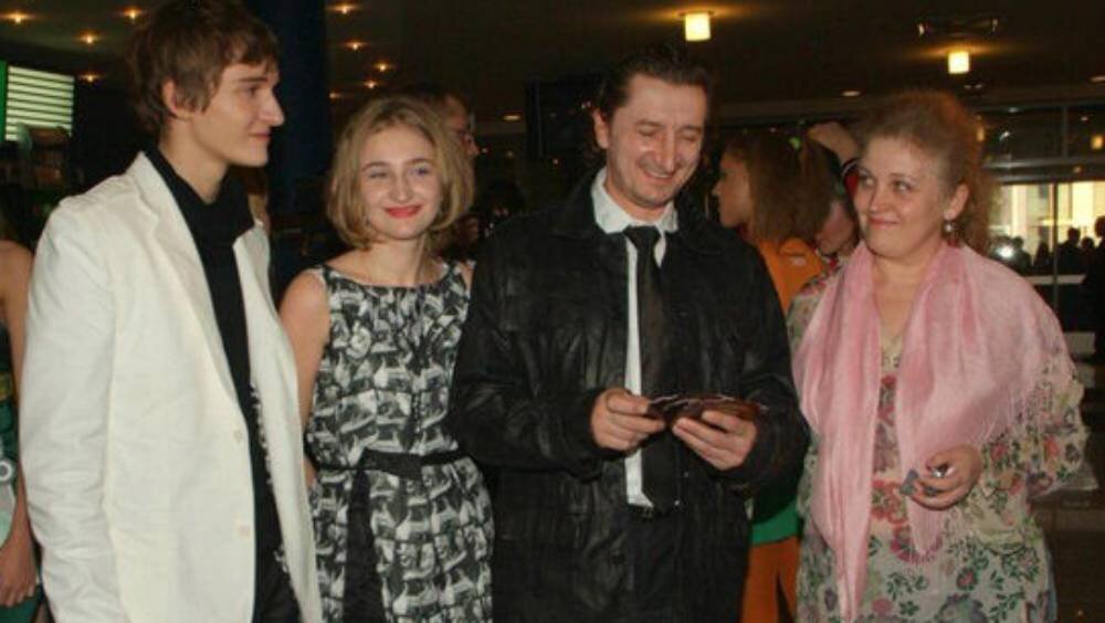 Александр Лыков с женой и детьми