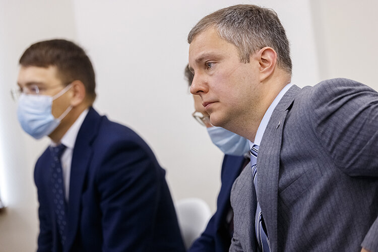Гендиректор ОЭЗ «Алабуга»&nbsp;Тимур Шагивалеев&nbsp;уверен, что именно такой механизм реинвестирование налогов в&nbsp;инфраструктуру помог раскрутить маховик промпарков в&nbsp;Китае.&nbsp;В&nbsp;частности, в&nbsp;Тяньцзиньской зоне&nbsp;экономического и&nbsp;технического развития&nbsp;(TEDA), с&nbsp;которой он&nbsp;сравнивает «Алабугу» Фото: «БИЗНЕС Online»