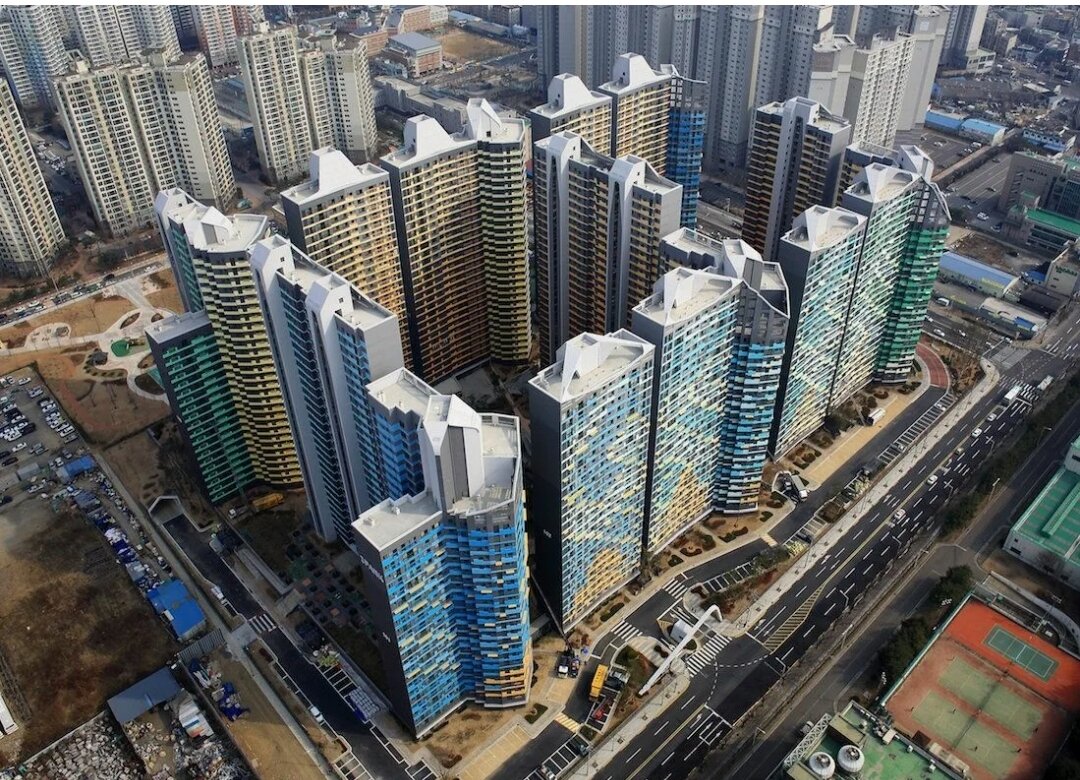 Новый жилкомплекс в Корее. Почти не отличается от наших ЖК.