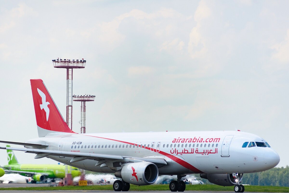 Air arabia. Air Arabia Абу Даби в Домодедово. Air Arabia места в самолете. Аэропорт Абу Даби самолеты. Сомон Эйр художник Домодедово сегодня.