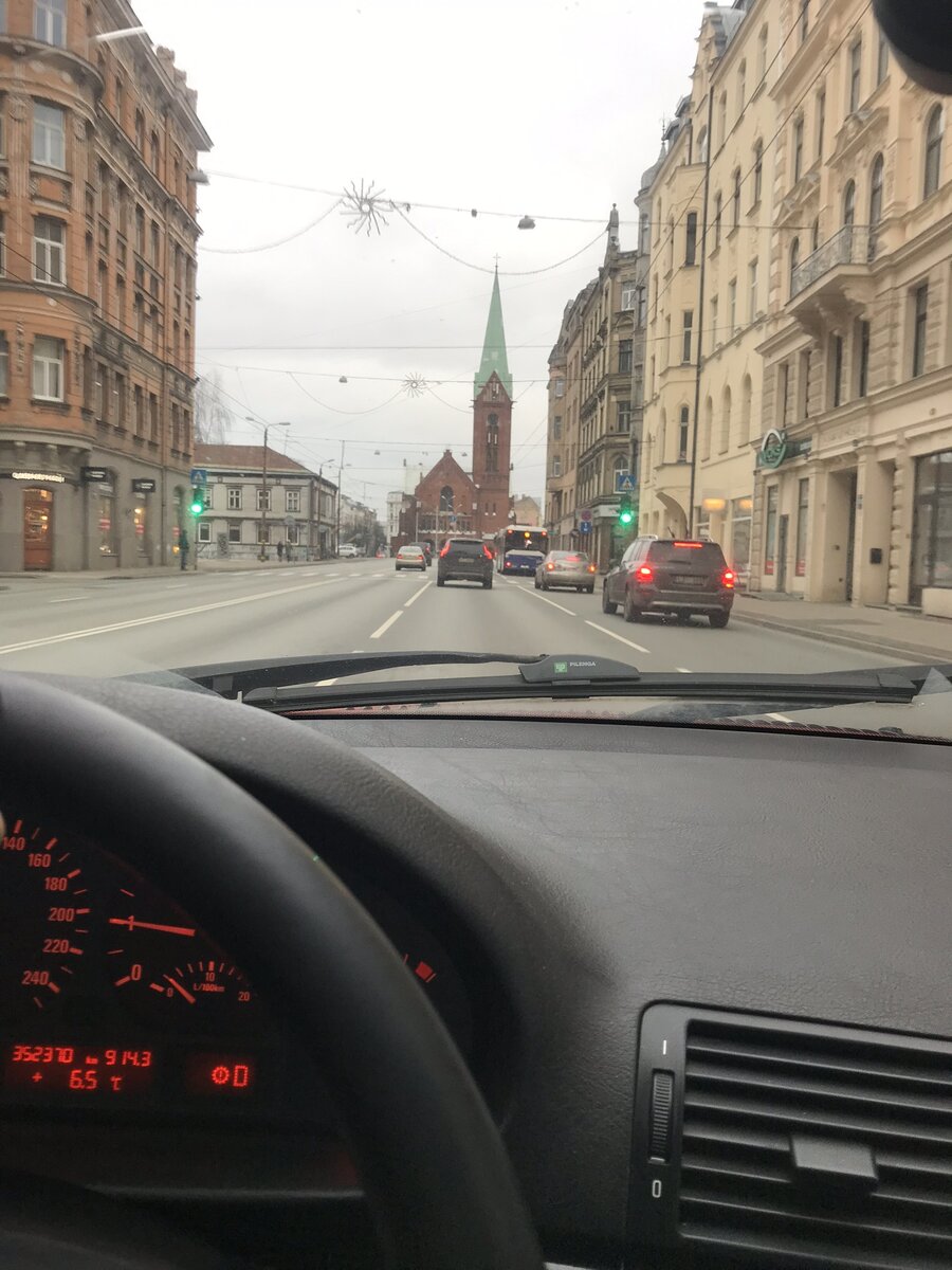 А снега то совсем нет) как будто бы не зима вовсе)