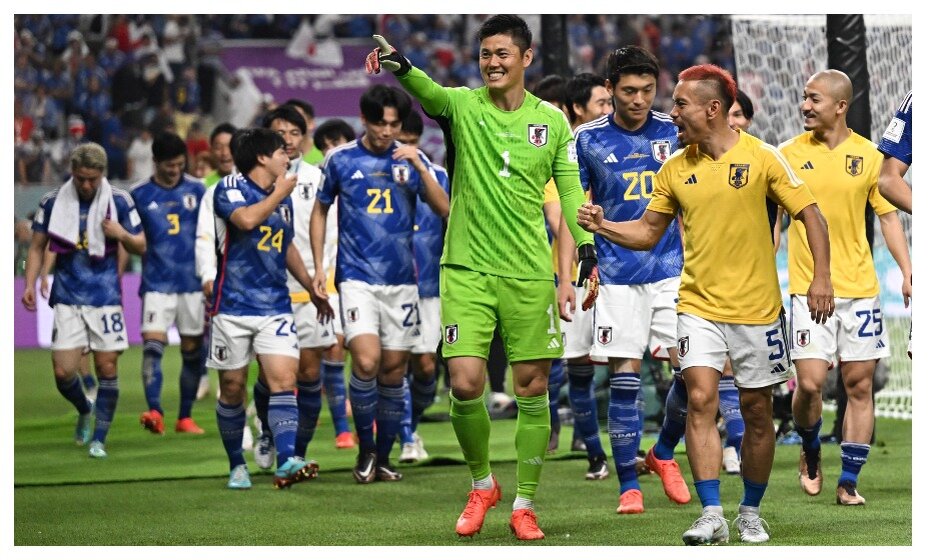    Япония сотворила сенсацию и вышла в плей-офф ЧМ с первого места. Фото: Reuters