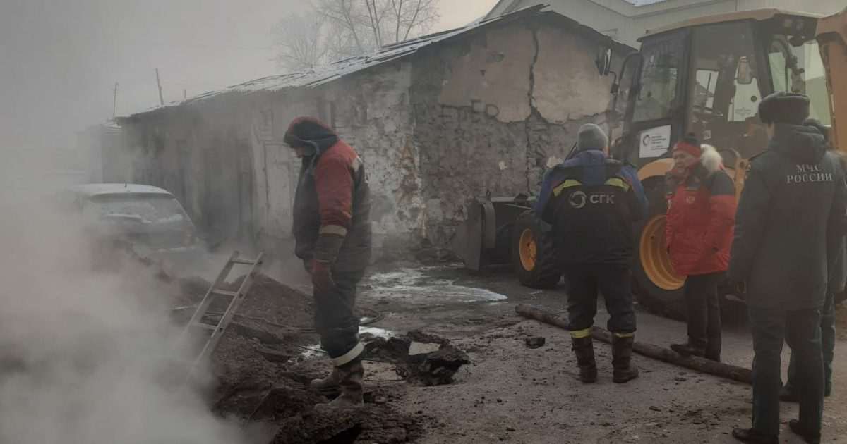 Почему в ЖКХ всё вдруг стало рваться, лопаться и гореть. Две основные темы Путина начала 2000-х: гражданское общество и ЖКХ.