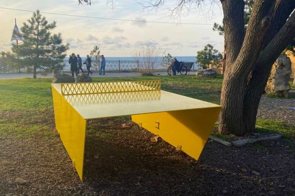 Теннисный стол за 240 тысяч (фото: газета "Анапа")