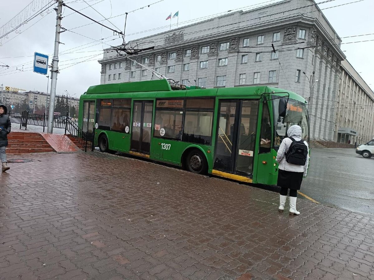 В Новосибирске на 12 троллейбусных маршрутов начался аукцион за миллиард  рублей | СИБ.ФМ | Дзен