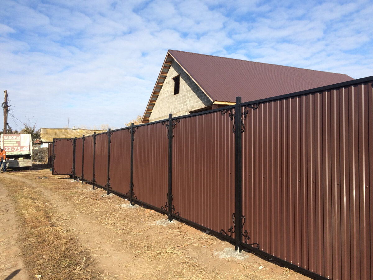 Сплошной забор из профлиста