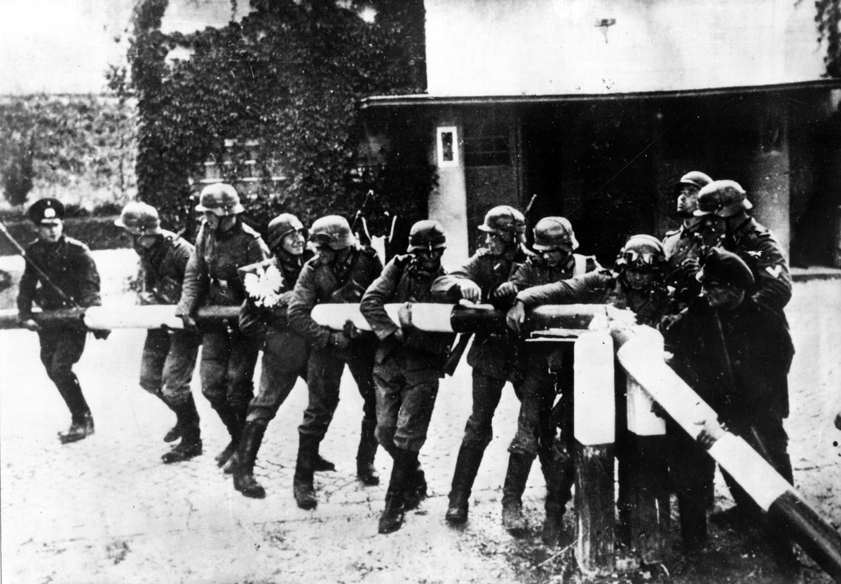 Начало 2 мировой. 1 Сентября 1939 года нападение Германии на Польшу. Начало II мировой войны – 1 сентября 1939 г.. Польша 1 сентября 1939 год. 1 Сентября 1939 года Гитлер