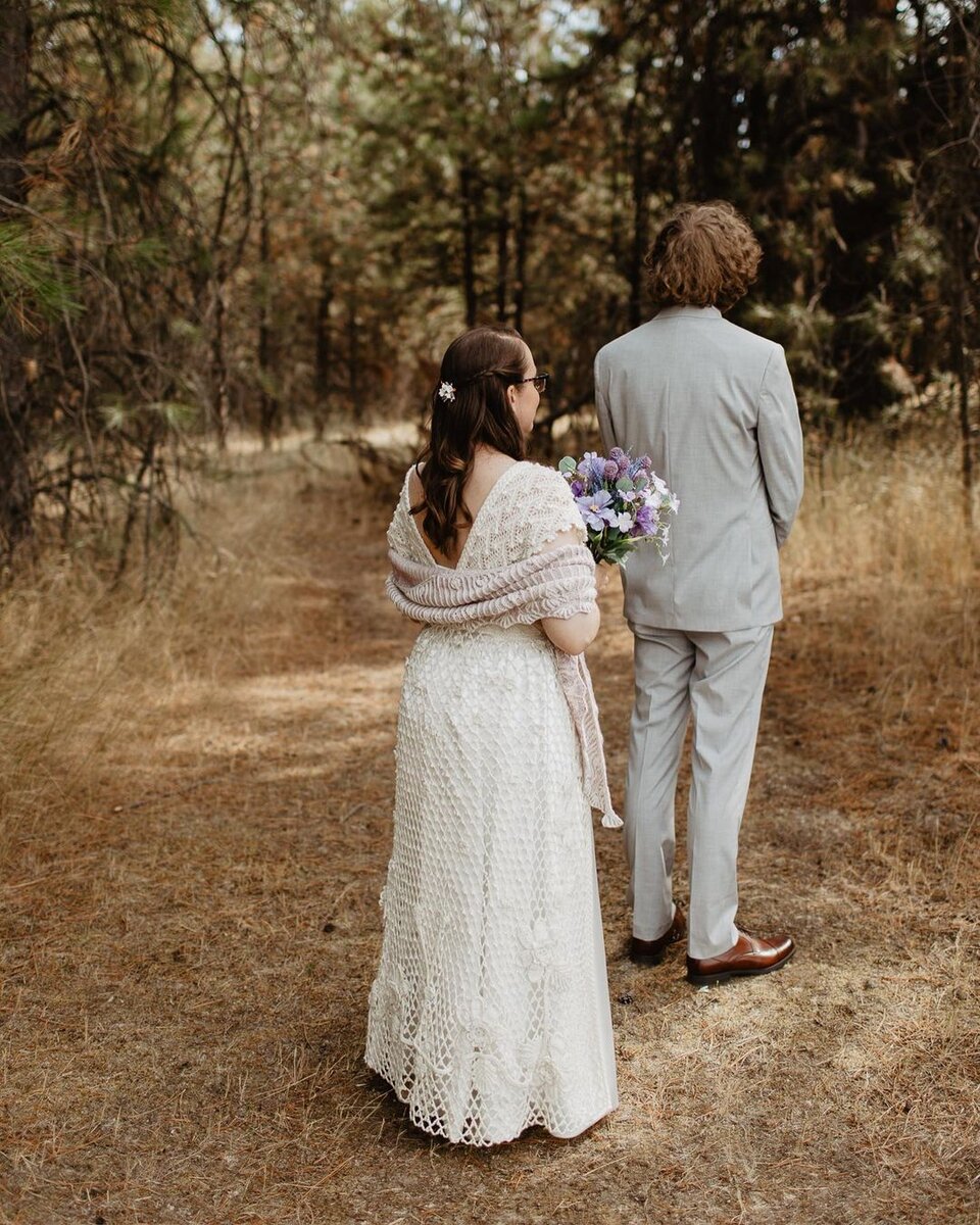    Многие невесты украшают наряд традиционным кружевомСоцсети