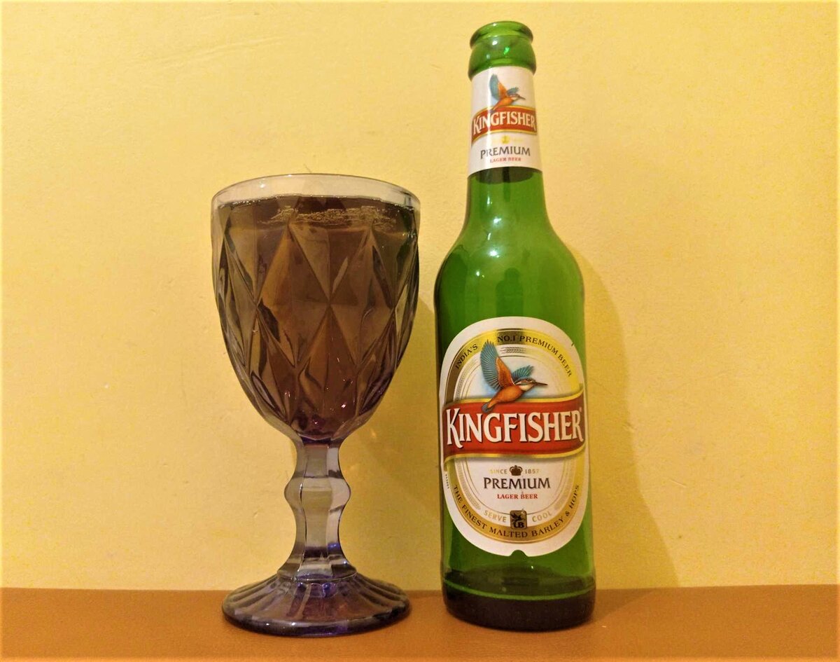 Kingfisher Premium Lager в бокале. Фото автора