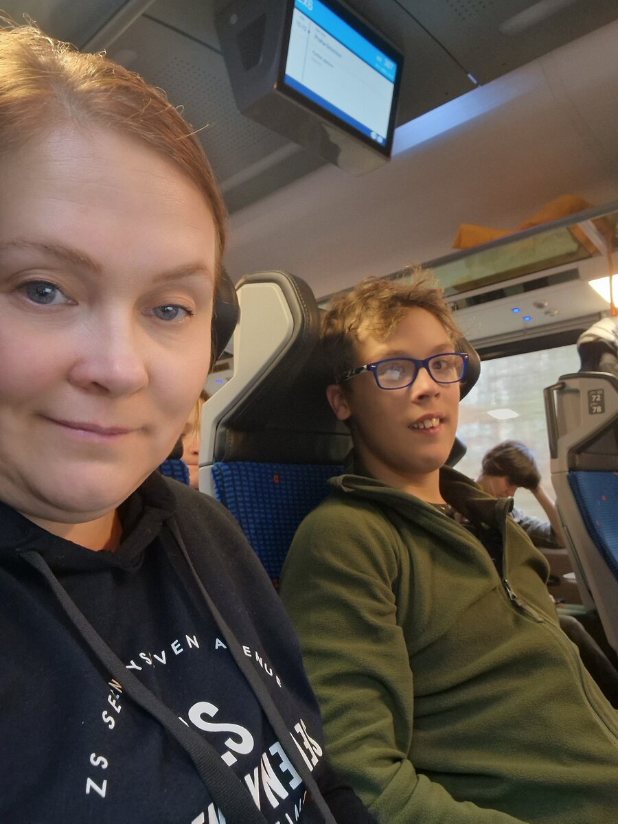 Я с сыном Мишей в поезде