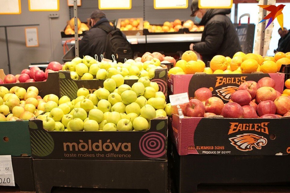     Беларусь продлила продэмбарго на товары из западных стран до середины 2023 года. Юлия Хвощ